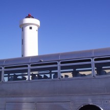 greyhound bus vor leuchtturm